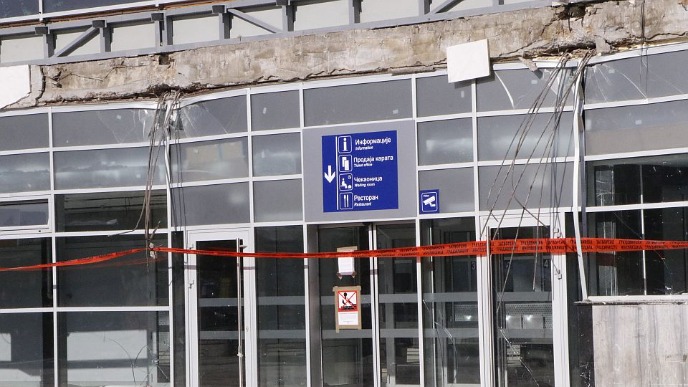 O nadstrešnici u Parlamentu